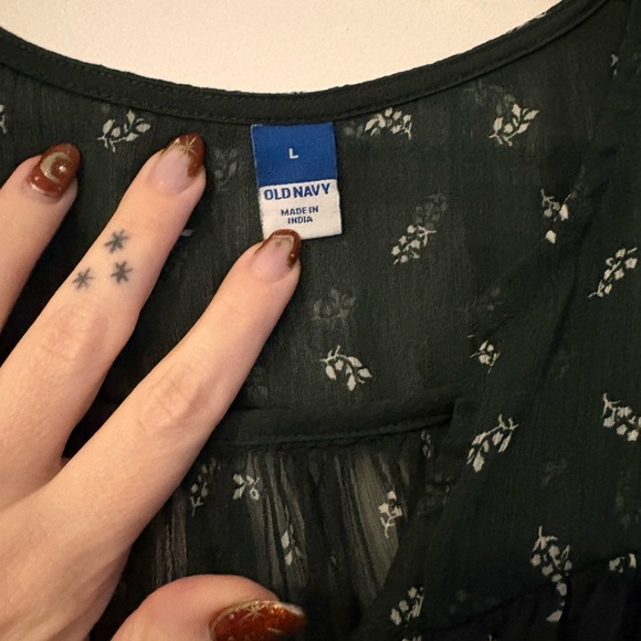 Old Navy Dark Green Floral Blouse - Picture 4 of 6